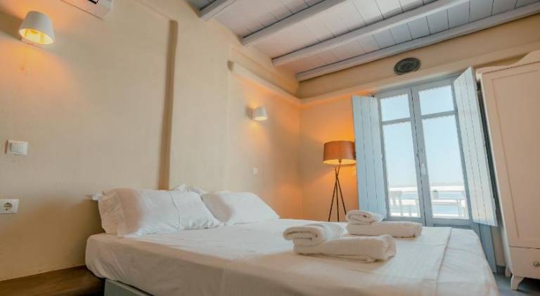 Serviced apartment with garden, patio & jacuzzi in Naxos