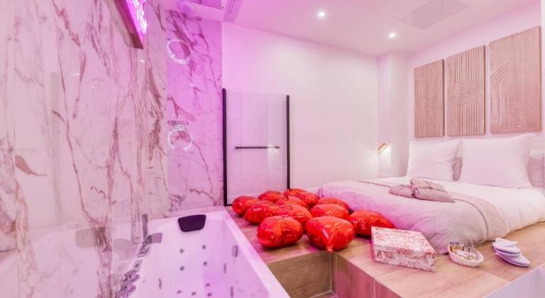 Jacuzzi Romantique, Cosy, Home Cinema, Paris 10min in Gennevilliers