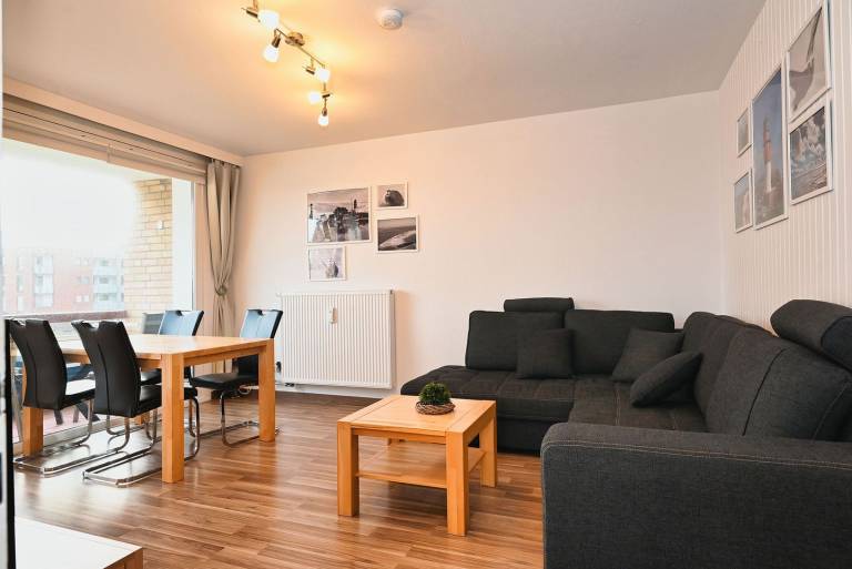Küstenflair: Zentrale Ferienwohnung in Büsum – mit Balkon, Dachterrasse & Wohlfühlfaktor in Büsum
