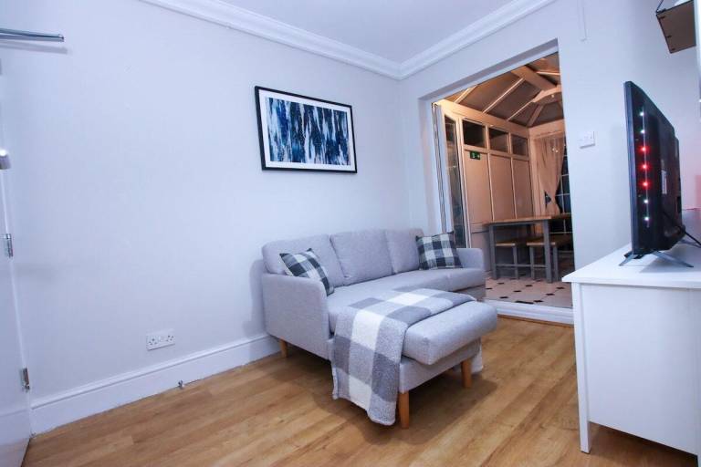 House | Perfect for remote work | Pets allowed — photo 2