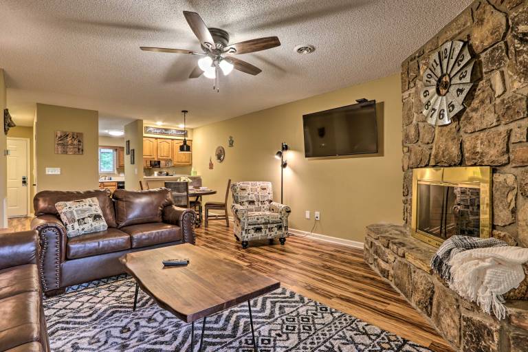 Pigeon Forge Condo w/ Balcony: 5 Mi to Attractions — photo 5
