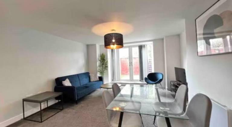 Lovely rental apartment | Pets are welcome in Salford