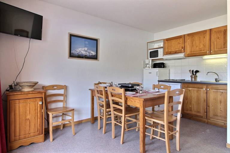 Bright apartment with balcony close to ski slopes — photo 3