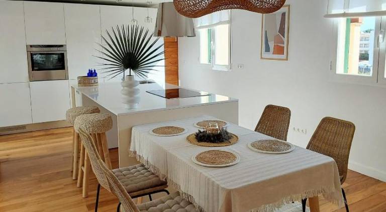 Fully equipped nice rental apartment with patio, barbecue & pool | Next to the beach | Pets are welcome — photo 2