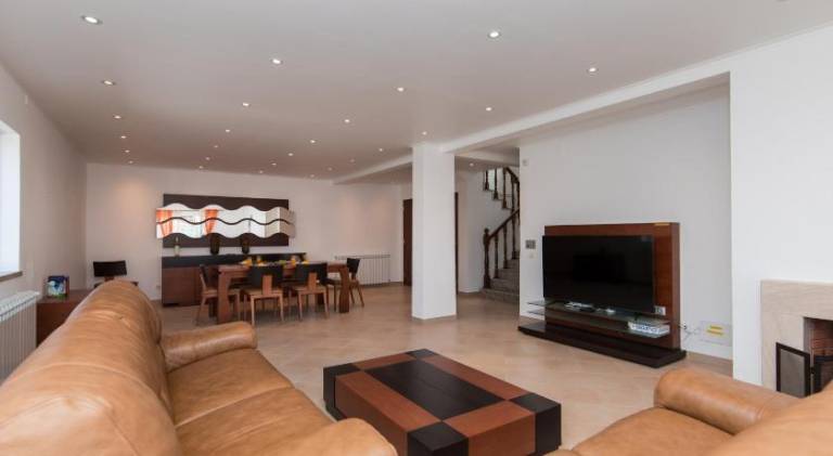 Fully equipped beautiful villa with yard, pool & BBQ | Dogs allowed — photo 2