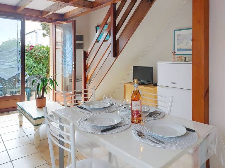 Fully equipped nice vacation home with yard & terrace | Pets are welcome — photo 3