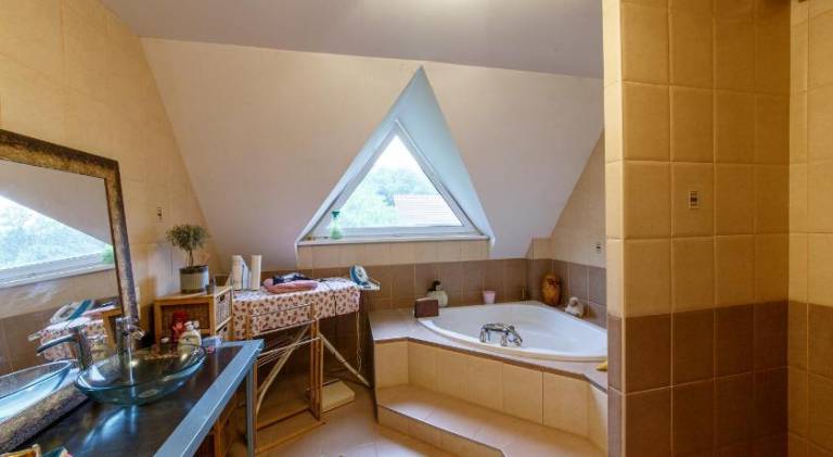 Chambre grand lit dressing wi fi — photo 2