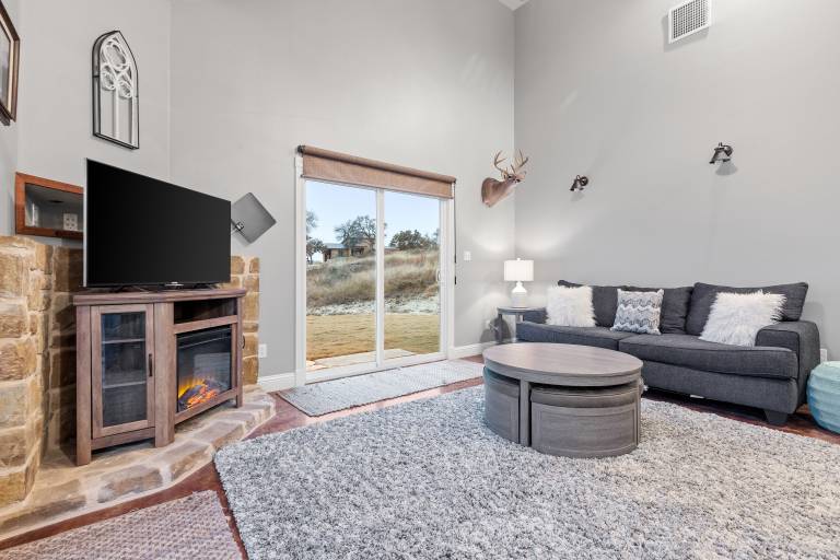 Child-friendly charming vacation home with fast internet, barbeque & yard | City view | Pet-friendly — photo 5