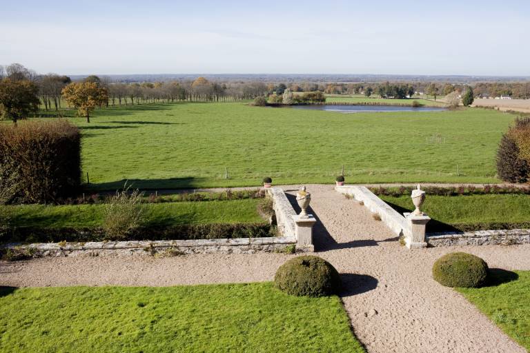 Child-friendly castle with yard, private pool & BBQ | Panoramic view | Dogs allowed — photo 2