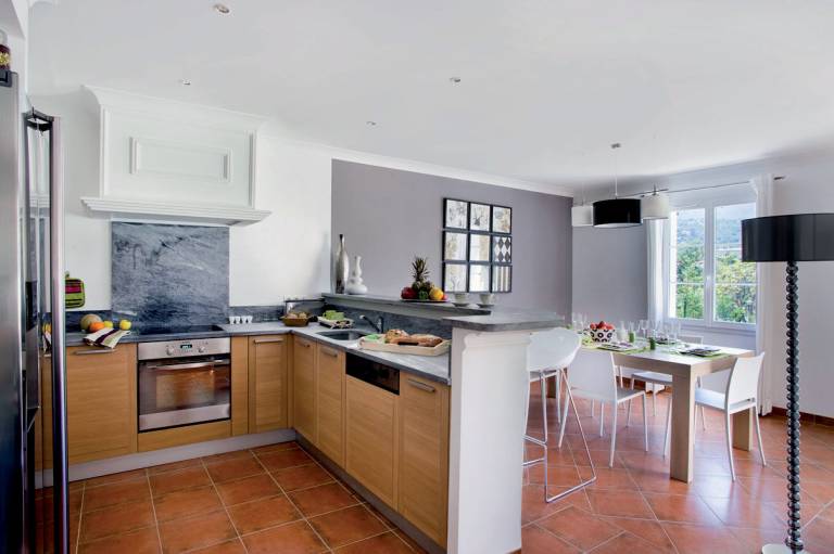 Family-friendly villa with terrace, pool & yard | Pets allowed — photo 4
