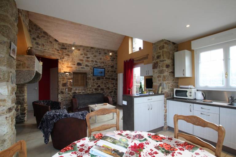 Gite with barbecue, terrace & yard | Dogs allowed — photo 4