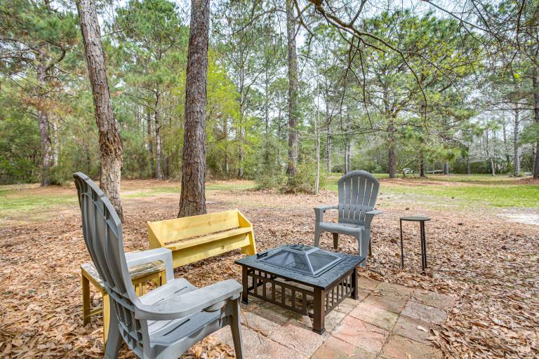 Peaceful Louisiana Escape: Fire Pit + Yard! — photo 2