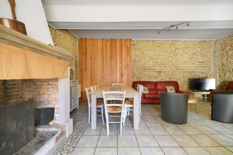 Family-oriented nice vacation home with patio, fast internet & grill | Garden view | Pets allowed — photo 4
