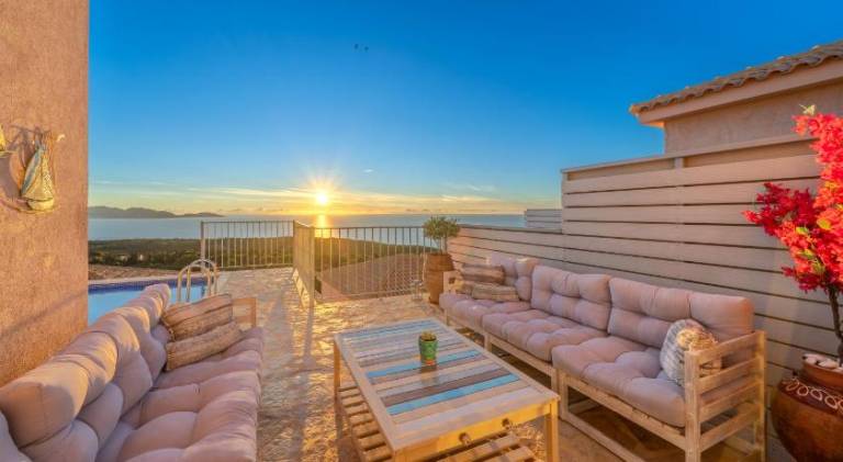 Villa with private pool & terrace in Kefalonia