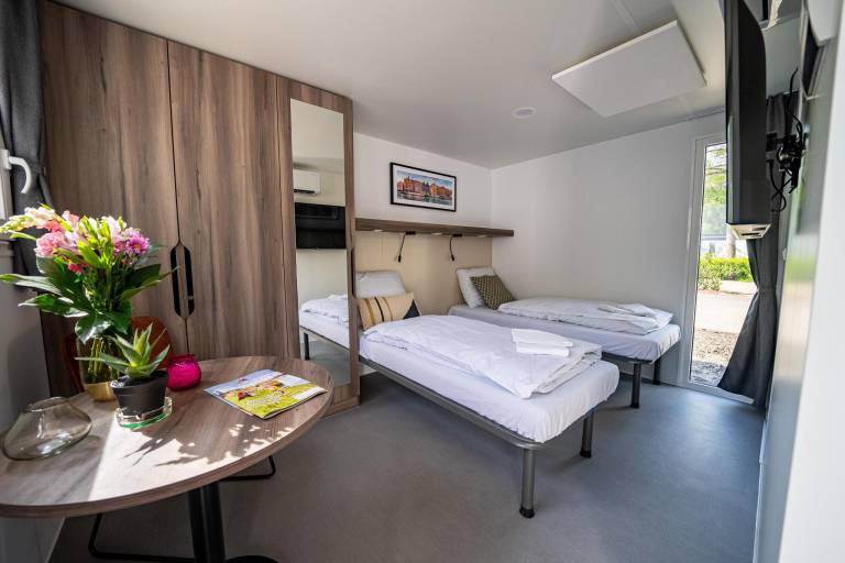Comfort Room with connecting door