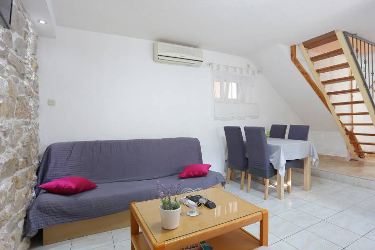 Holiday apartment with terrace & BBQ — photo 4