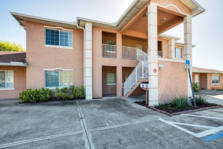 Golf Getaway: Cape Coral Condo 1 Mi to River! — photo 3