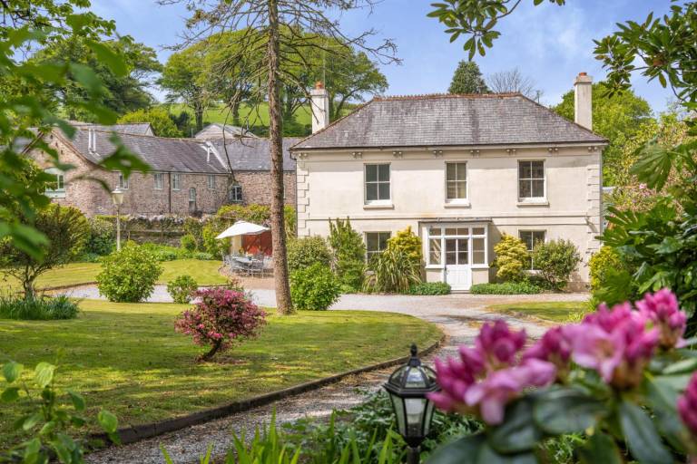 7 Bed in Kingsbridge oc bc2187