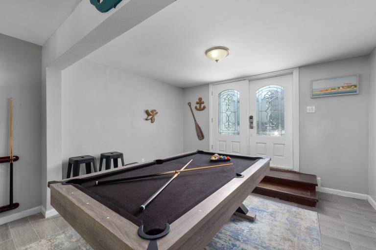 Vacation home with terrace, yard & private pool — photo 4