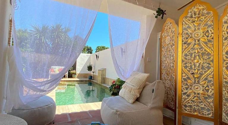 Villa with pool — photo 5