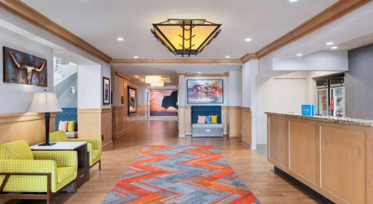 Hampton Inn & Suites Dodge City — photo 2