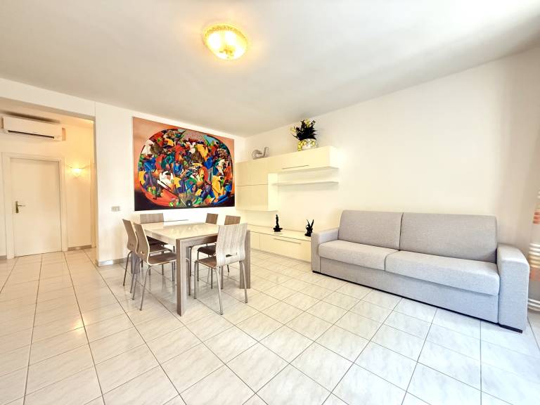 Rental apartment with patio — photo 2