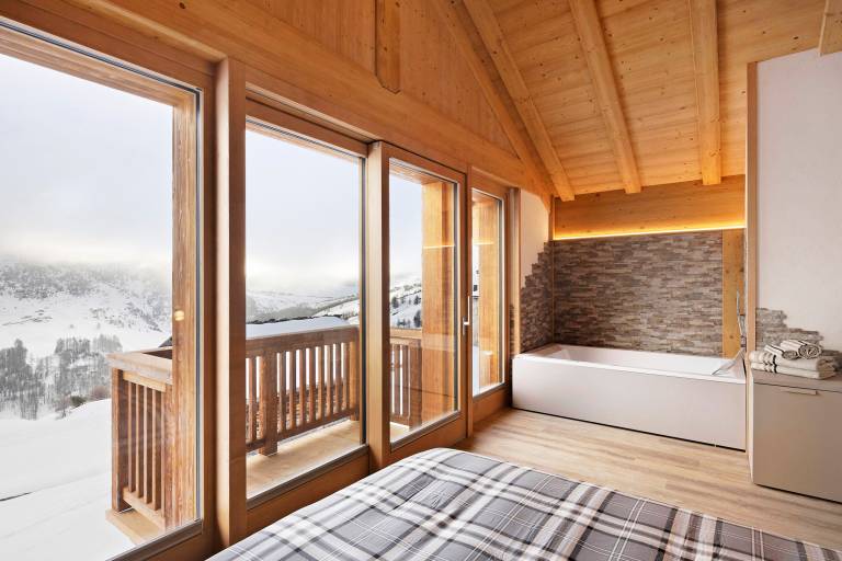 Chalet 'Plaz' with Mountain Views, Private Garden and Wi-Fi in Livigno