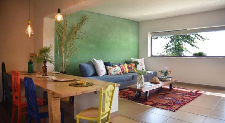 House with yard & patio in Syros