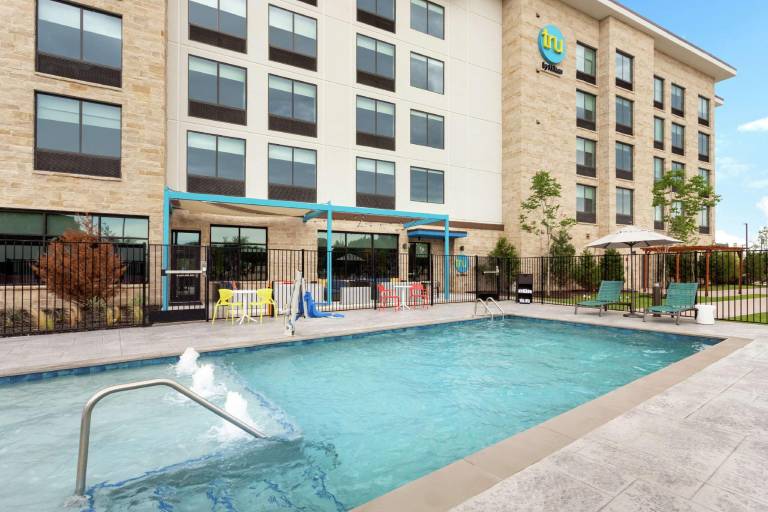 Tru by Hilton Frisco Dallas — photo 3