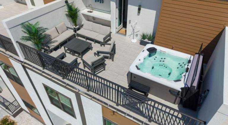 Oceanview Rooftop Hot Tub 1 Block to Beach — photo 5