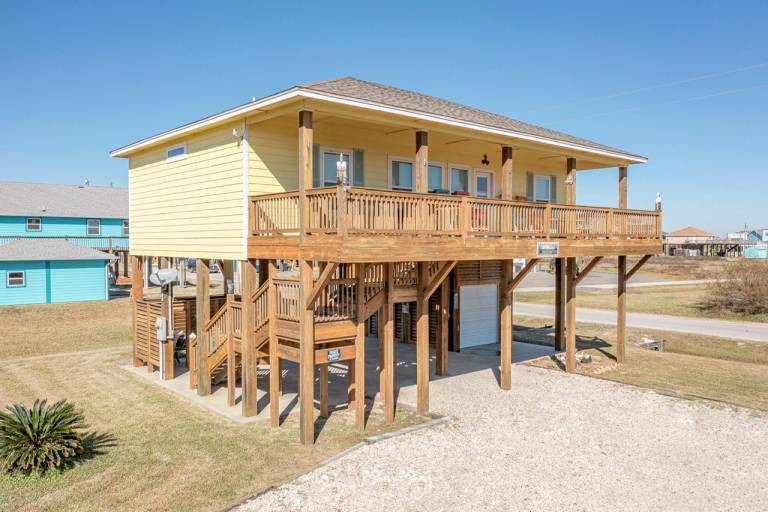 Fully equipped charming vacation home with BBQ | Beach view | Pets are welcome in Bolivar, TX