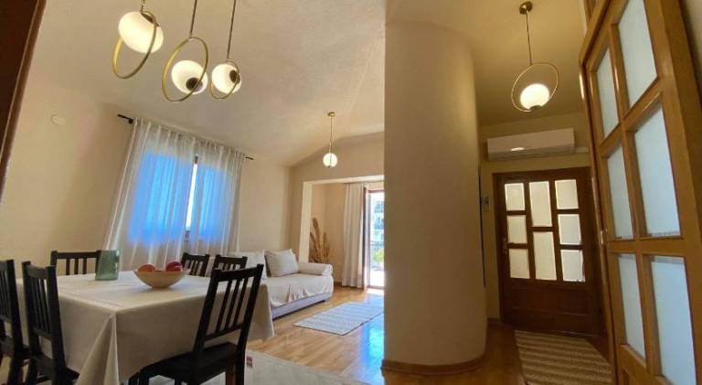 Apartment with yard & terrace in Tucepi