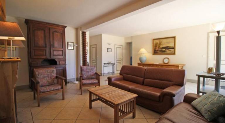 House with pool — photo 2
