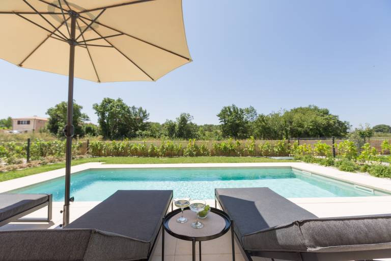 Vacation home with pool — photo 2