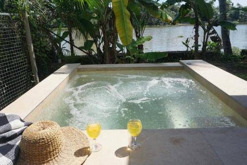 Bed and breakfast  Thevalakkad