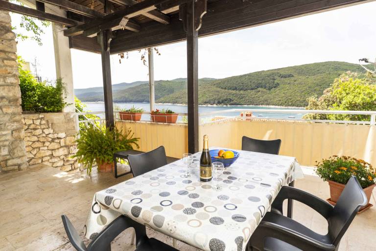 Ferienwohnung mit Terrasse und Meersicht