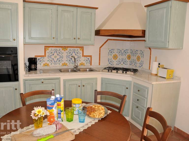 Fully equipped beautiful vacation home with BBQ, yard & terrace | Pet-friendly — photo 4