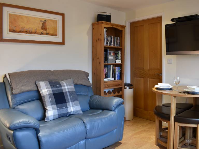 Children-friendly cottage with patio & yard | Pets allowed — photo 2