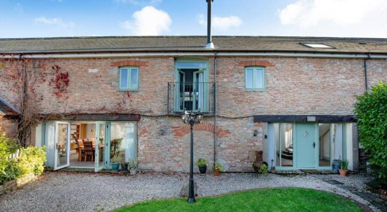 Vacation home with 5 rooms for 10 persons in Torquay