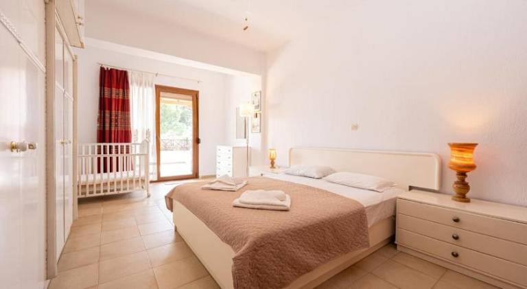 Villa with barbeque, yard & patio | Perfect for remote work — photo 2