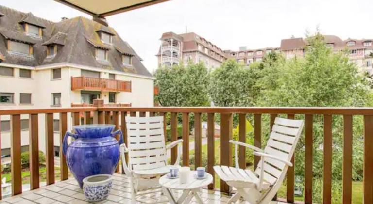Apartment with garden & terrace — photo 5