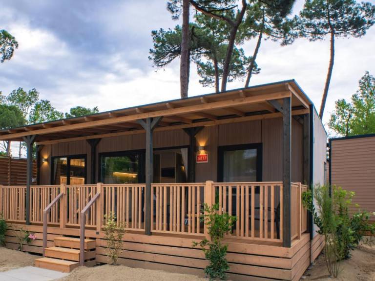 Mobile home with patio & pool | Next to the beach | Pet-friendly — photo 4