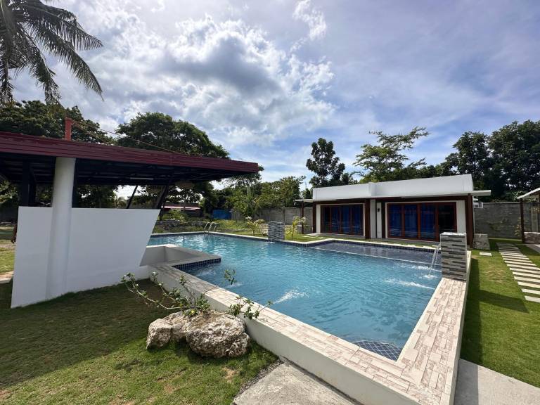 Bluewaves Hostel & Villa Panagsama by Hiverooms — photo 2
