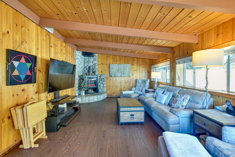 Day Trip to Music Fests! Idyllwild Home w/ Hot Tub — photo 4