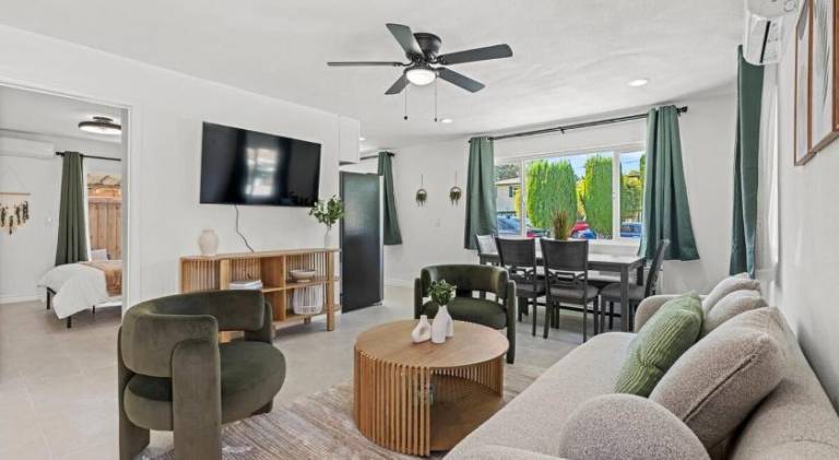 House with 1 room for 6 persons in Orange, CA