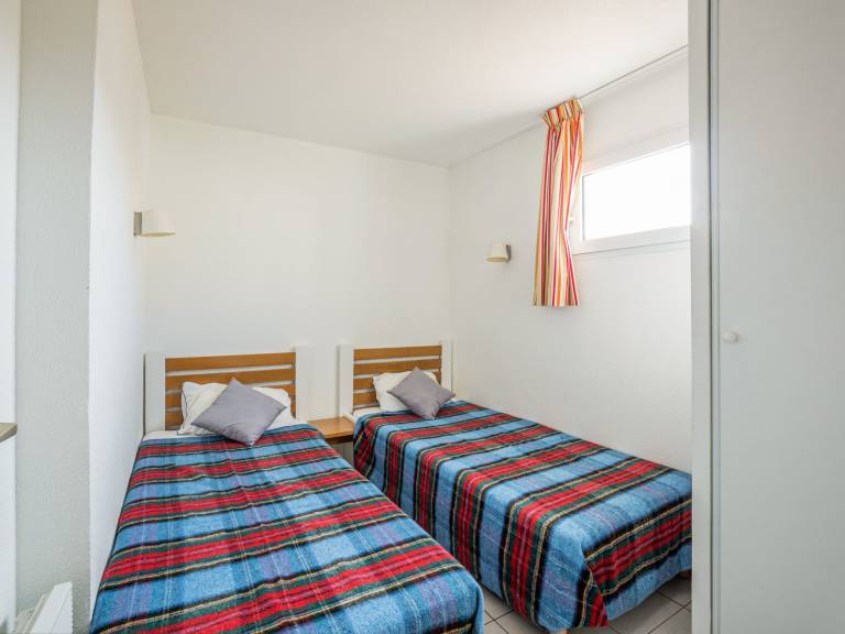 Charming holiday apartment with patio & pool | Beach nearby | Pets allowed — photo 4