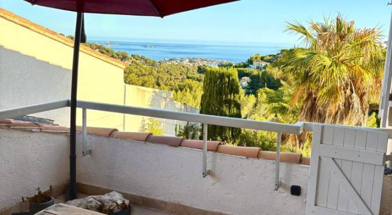 Holiday apartment with terrace in Bandol