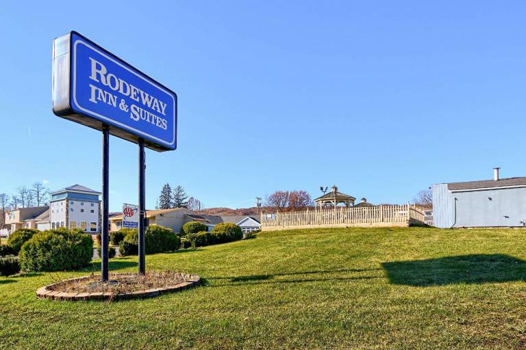 Rodeway Inn & Suites Ithaca South in Ithaca, NY