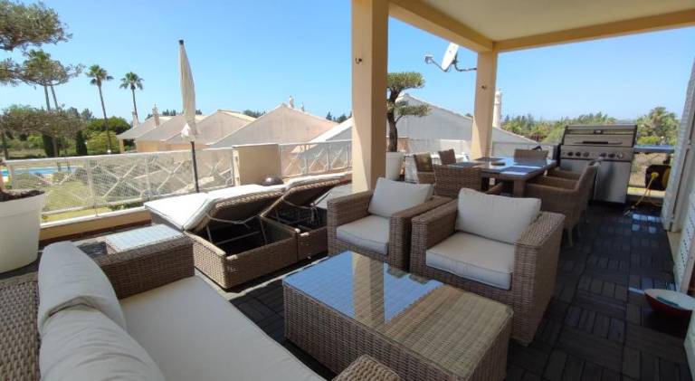 Holiday apartment with yard, patio & private pool — photo 2