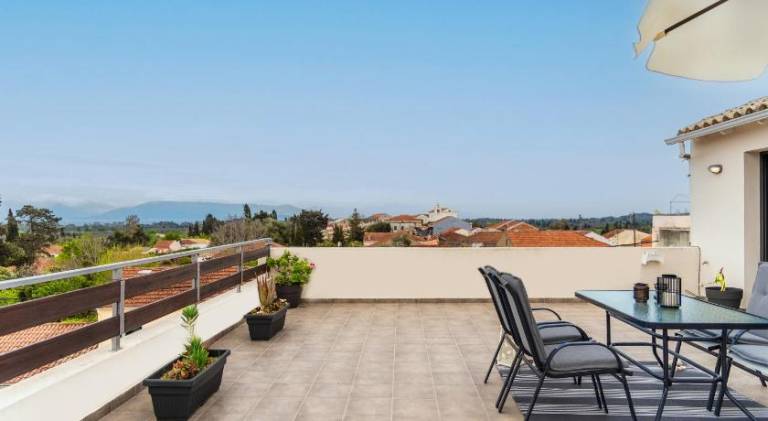 Holiday apartment with terrace — photo 2
